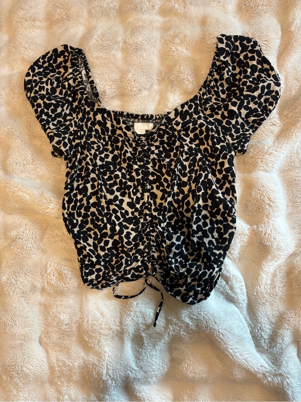 🩷 H&M Black and cream Leopard Ruched Tie-Front Crop Top